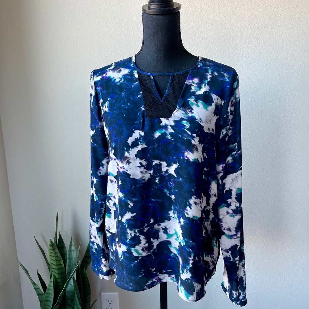 {Mossimo} Lace Detailed Top